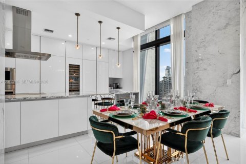 Condominio en venta en Miami, Florida, 3 dormitorios, 233.56 m2 № 2186077 - foto 5