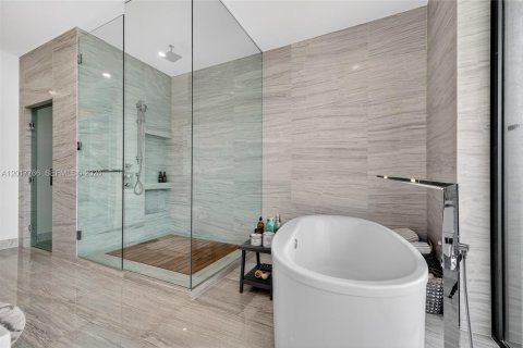 Condominio en venta en Miami, Florida, 3 dormitorios, 233.56 m2 № 2186077 - foto 28