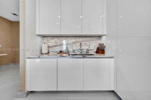 Condominio en venta en Miami, Florida, 3 dormitorios, 233.56 m2 № 2186077 - foto 10