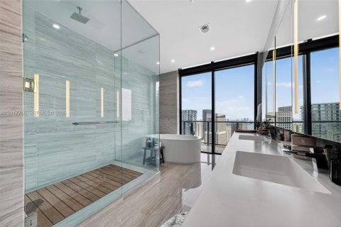 Condominio en venta en Miami, Florida, 3 dormitorios, 233.56 m2 № 2186077 - foto 25