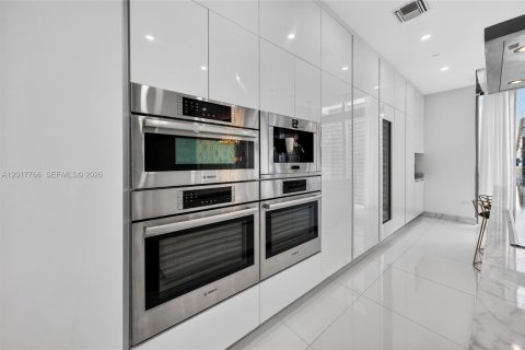 Condominio en venta en Miami, Florida, 3 dormitorios, 233.56 m2 № 2186077 - foto 14