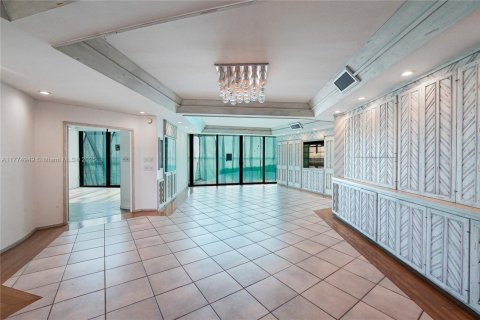 Copropriété à louer à Miami, Floride: 2 chambres, 274.71 m2 № 1612073 - photo 18