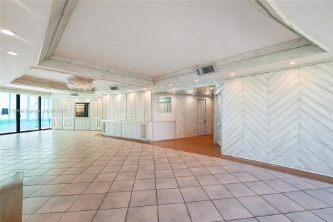Copropriété à louer à Miami, Floride: 2 chambres, 274.71 m2 № 1612073 - photo 19