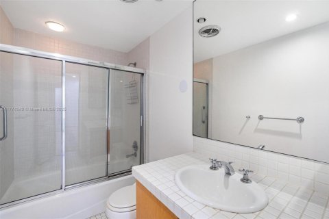 Copropriété à louer à Miami, Floride: 2 chambres, 274.71 m2 № 1612073 - photo 23