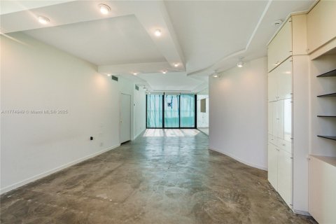 Copropriété à louer à Miami, Floride: 2 chambres, 274.71 m2 № 1612073 - photo 21