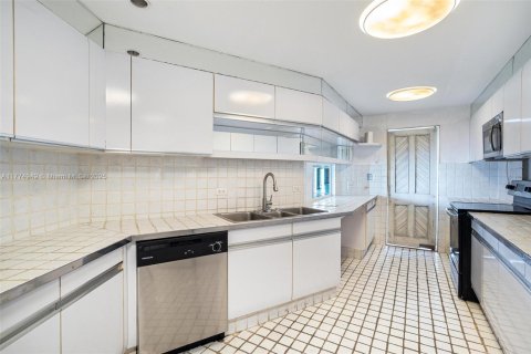 Copropriété à louer à Miami, Floride: 2 chambres, 274.71 m2 № 1612073 - photo 14
