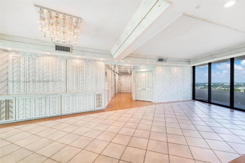 Copropriété à louer à Miami, Floride: 2 chambres, 274.71 m2 № 1612073 - photo 3