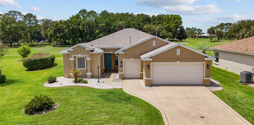 House in Ocala, Florida 3 bedrooms, 199.55 sq.m. № 1767165