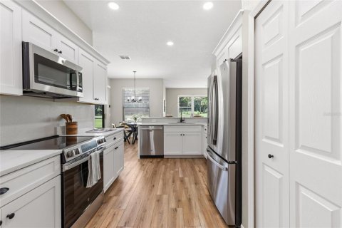 House in Ocala, Florida 3 bedrooms, 199.55 sq.m. № 1767165 - photo 12