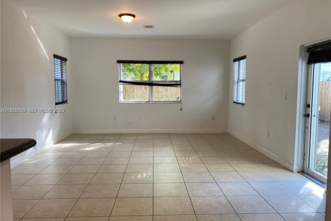 Villa ou maison à louer à Homestead, Floride: 5 chambres, 250.19 m2 № 1985809 - photo 6