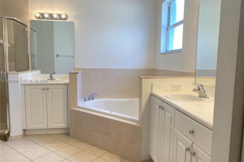 Villa ou maison à louer à Homestead, Floride: 5 chambres, 250.19 m2 № 1985809 - photo 7