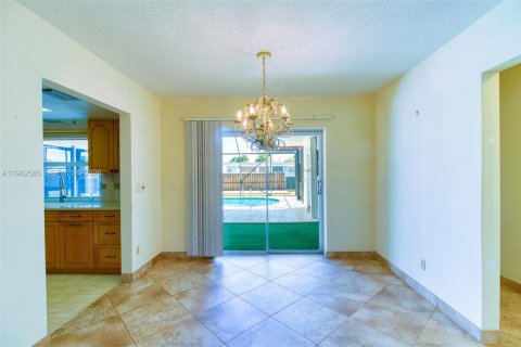 Купить виллу или дом в Холливуд, Флорида 3 спальни, 147.06м2, № 2023998 - фото 12