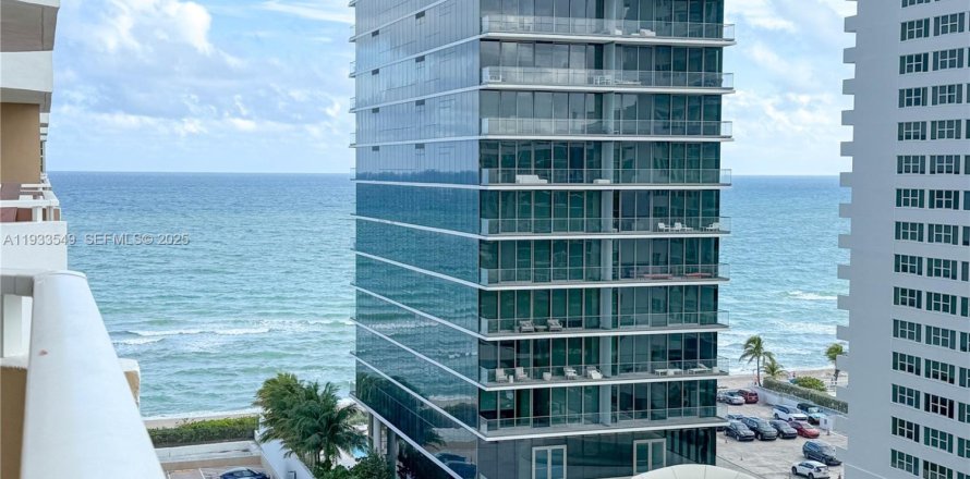 Condominio en Hallandale Beach, Florida, 1 dormitorio  № 1992884
