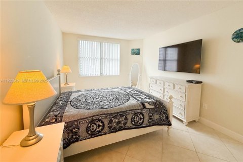 Condominio en alquiler en Hallandale Beach, Florida, 1 dormitorio, 80.82 m2 № 1992884 - foto 8