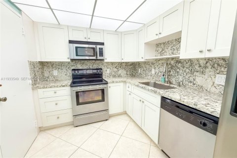 Condominio en alquiler en Hallandale Beach, Florida, 1 dormitorio, 80.82 m2 № 1992884 - foto 10
