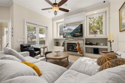 House in Orlando, Florida 4 bedrooms, 227.89 sq.m. № 2393612 - photo 18