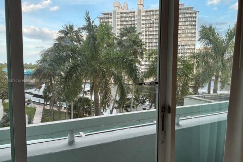 Hotel in Fort Lauderdale, Florida 1 bedroom, 43.66 sq.m. № 1708635 - photo 19