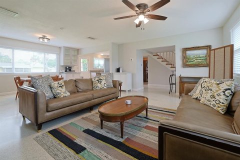 House in Daytona Beach, Florida 4 bedrooms, 167.87 sq.m. № 1833624 - photo 3