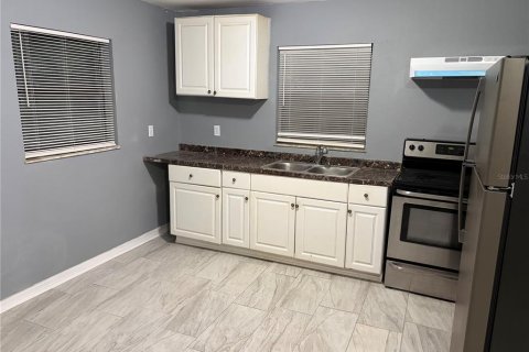 Villa ou maison à louer à Tampa, Floride: 3 chambres, 103.68 m2 № 2408837 - photo 2