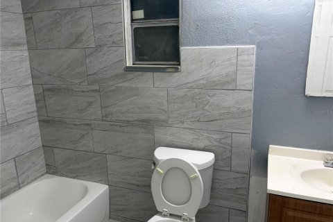 Villa ou maison à louer à Tampa, Floride: 3 chambres, 103.68 m2 № 2408837 - photo 5