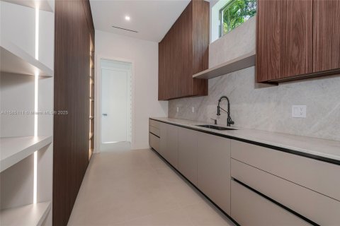 House in North Miami, Florida 6 bedrooms № 1730511 - photo 25
