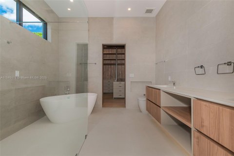 House in North Miami, Florida 6 bedrooms № 1730511 - photo 17