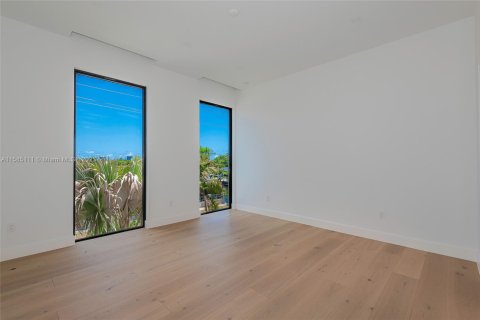 House in North Miami, Florida 6 bedrooms № 1730511 - photo 9