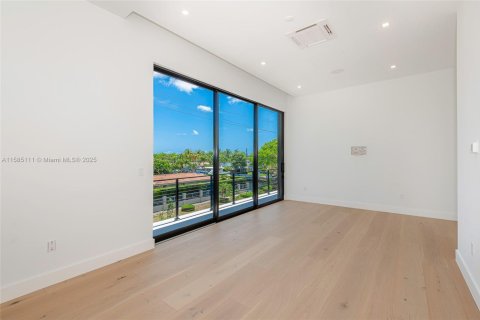 House in North Miami, Florida 6 bedrooms № 1730511 - photo 23
