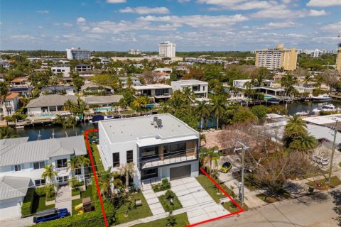 House in North Miami, Florida 6 bedrooms № 1730511 - photo 2