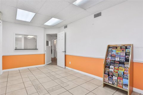 Propiedad comercial en venta en Daytona Beach, Florida, 10 dormitorios, 303.23 m2 № 2166285 - foto 18