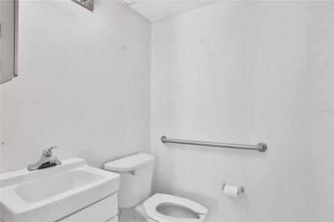Propiedad comercial en venta en Daytona Beach, Florida, 10 dormitorios, 303.23 m2 № 2166285 - foto 22