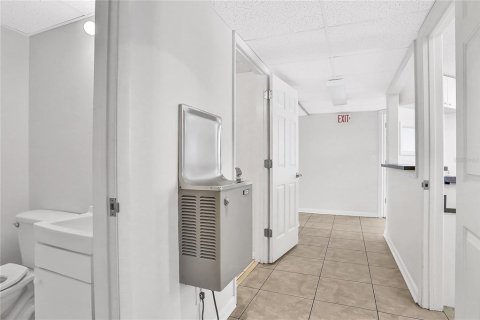 Propiedad comercial en venta en Daytona Beach, Florida, 10 dormitorios, 303.23 m2 № 2166285 - foto 24