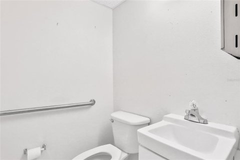 Propiedad comercial en venta en Daytona Beach, Florida, 10 dormitorios, 303.23 m2 № 2166285 - foto 23