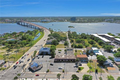 Propiedad comercial en venta en Daytona Beach, Florida, 10 dormitorios, 303.23 m2 № 2166285 - foto 2