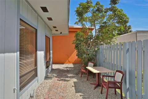 Propiedad comercial en venta en Daytona Beach, Florida, 10 dormitorios, 303.23 m2 № 2166285 - foto 9