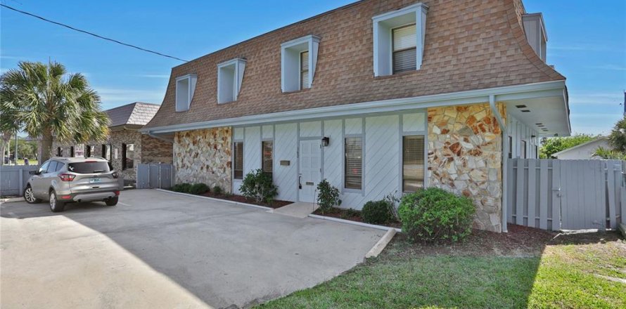 Propiedad comercial en Daytona Beach, Florida 10 dormitorios, 303.23 m2 № 2166285