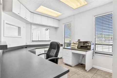 Propiedad comercial en venta en Daytona Beach, Florida, 10 dormitorios, 303.23 m2 № 2166285 - foto 27