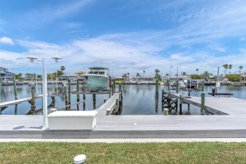 Casa en venta en New Port Richey, Florida, 3 dormitorios, 178.93 m2 № 1797271 - foto 4