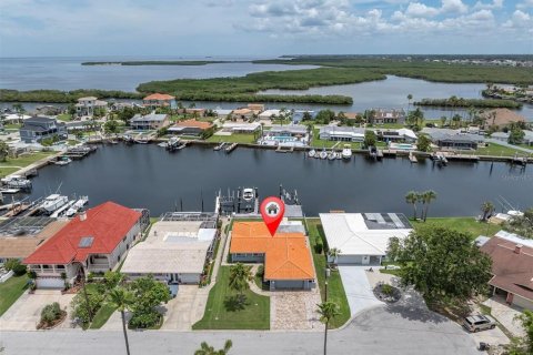 Casa en venta en New Port Richey, Florida, 3 dormitorios, 178.93 m2 № 1797271 - foto 1