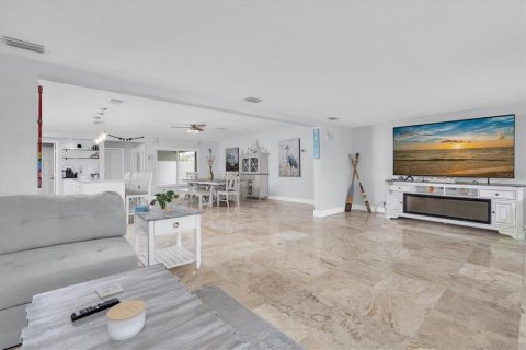 Casa en venta en New Port Richey, Florida, 3 dormitorios, 178.93 m2 № 1797271 - foto 9
