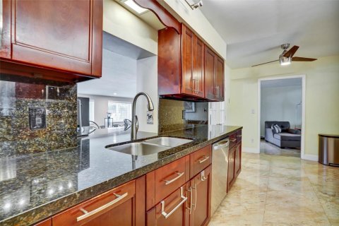 Casa en venta en Palmetto Bay, Florida, 4 dormitorios, 196.58 m2 № 2036616 - foto 15