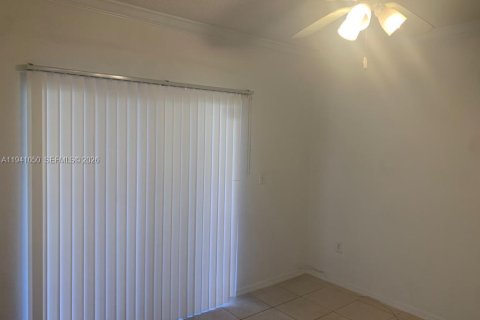 Снять в аренду кондоминиум в Пемброк-Пайнс, Флорида 1 спальня, 64.1м2, № 1998100 - фото 15