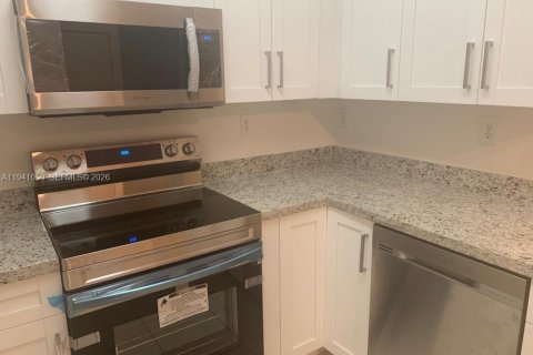 Снять в аренду кондоминиум в Пемброк-Пайнс, Флорида 1 спальня, 64.1м2, № 1998100 - фото 4