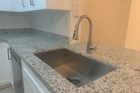 Снять в аренду кондоминиум в Пемброк-Пайнс, Флорида 1 спальня, 64.1м2, № 1998100 - фото 9