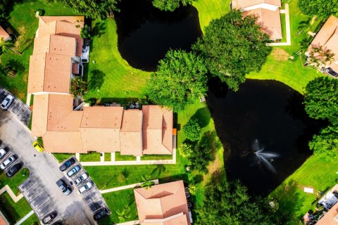 Townhouse in Boca Raton, Florida 2 bedrooms, 120.4 sq.m. № 1230250 - photo 1