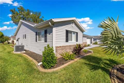 House in Summerfield, Florida 2 bedrooms, 129.13 sq.m. № 2390780 - photo 8