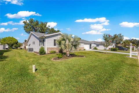 House in Summerfield, Florida 2 bedrooms, 129.13 sq.m. № 2390780 - photo 9