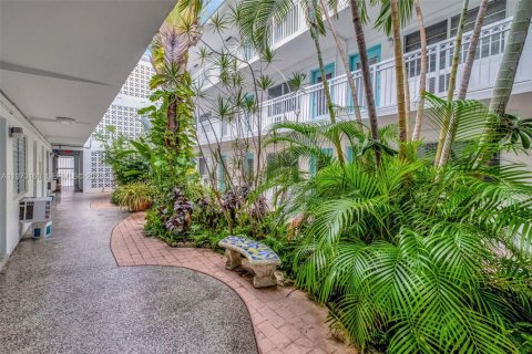 Condominio en venta en Miami Beach, Florida, 1 dormitorio, 65.03 m2 № 2033237 - foto 17