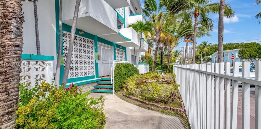 Condominio en Miami Beach, Florida, 1 dormitorio  № 2033237