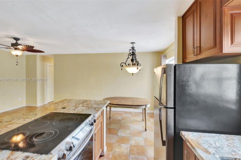 Condominio en venta en Miami Beach, Florida, 1 dormitorio, 65.03 m2 № 2033237 - foto 10